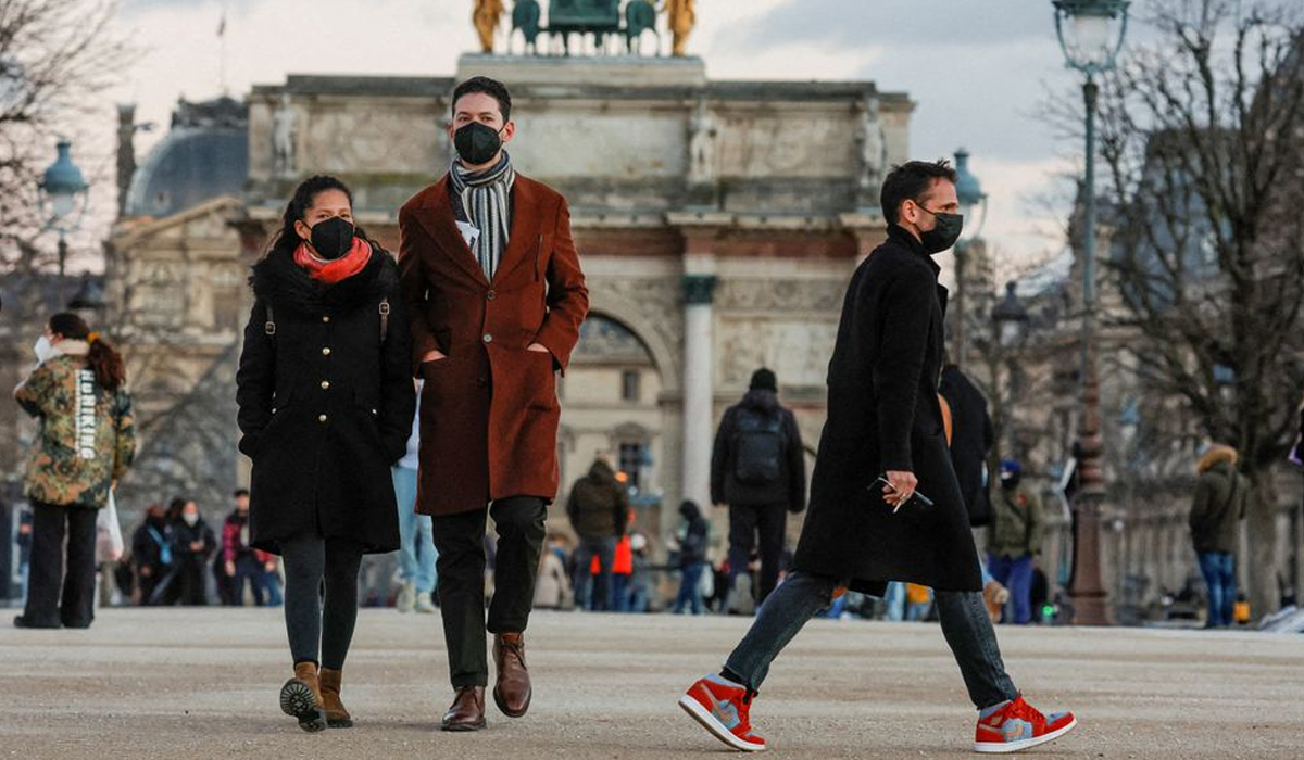 Court suspends order to wear masks outdoor in Paris - AFP